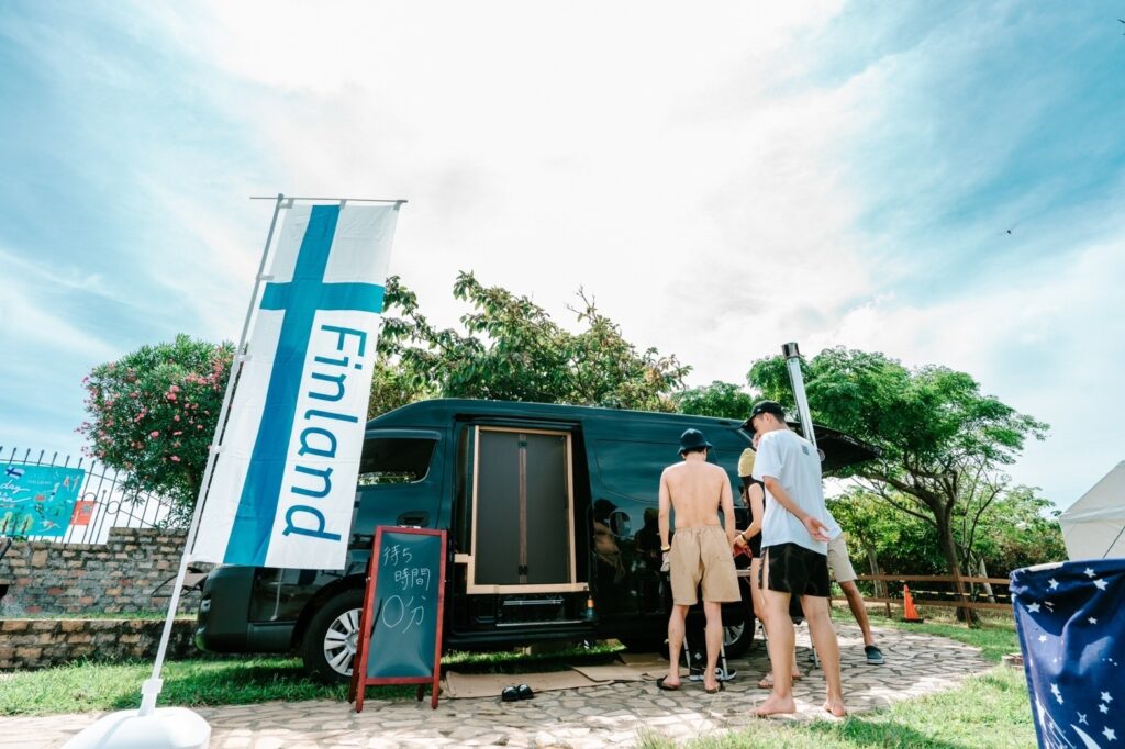 アウトドアサウナに必要な服装や持ち物を紹介