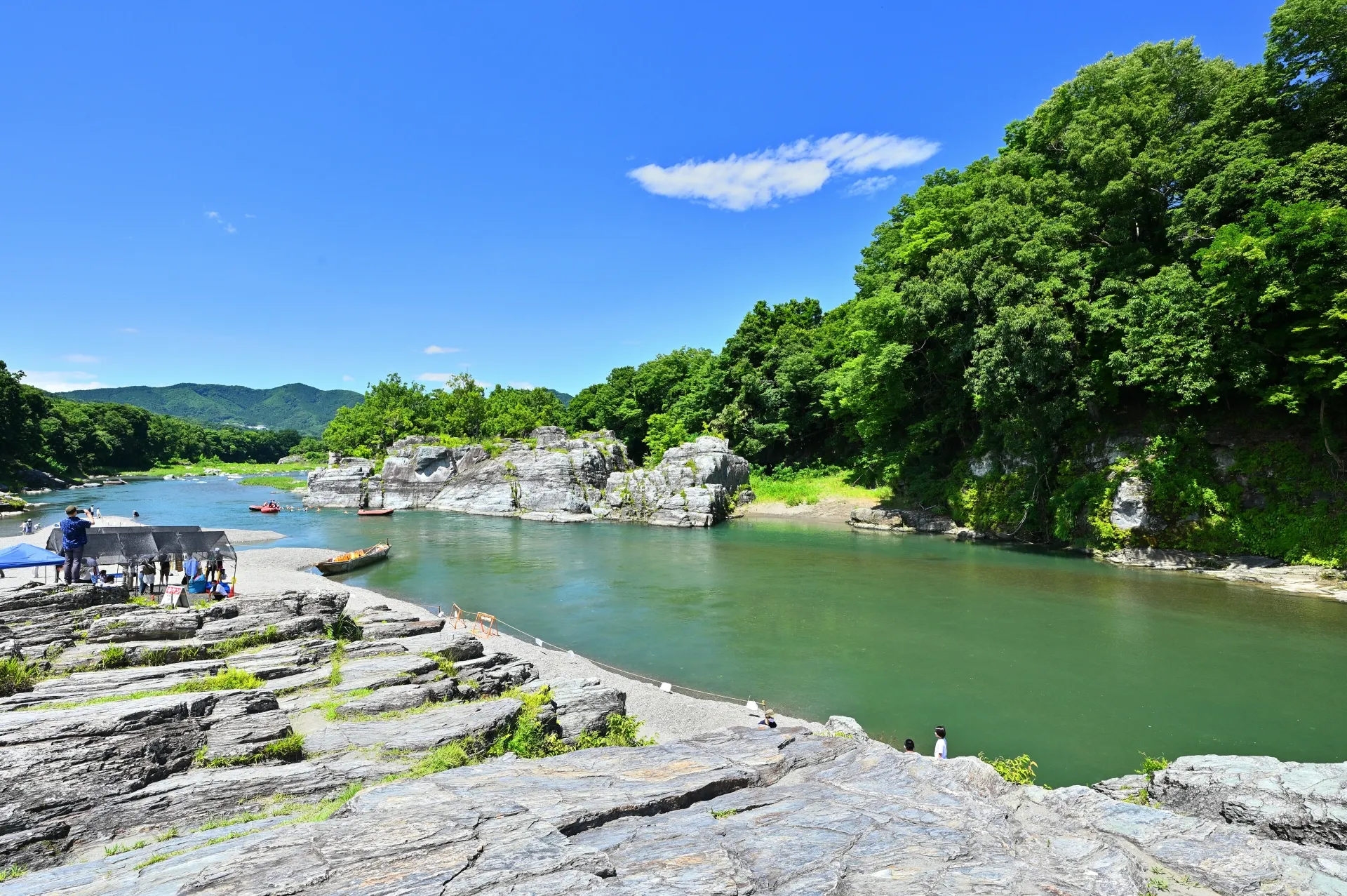 渓流や湖を天然の水風呂にできるから